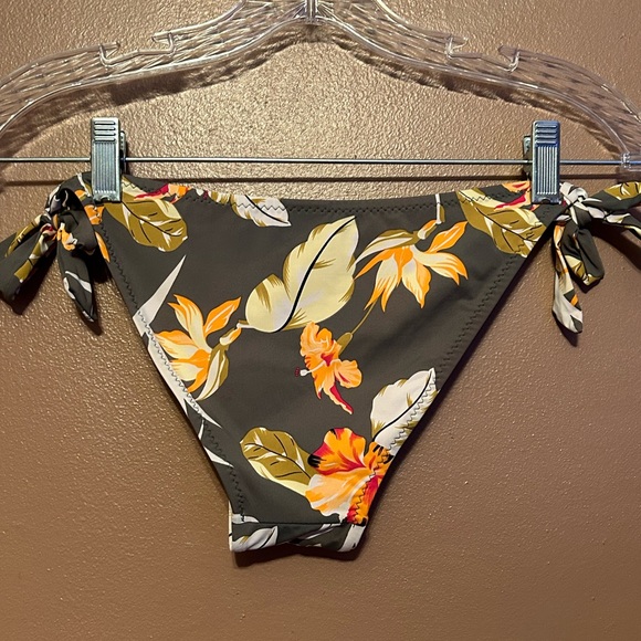 RAE Floral side tie swim bottom - Picture 6 of 13